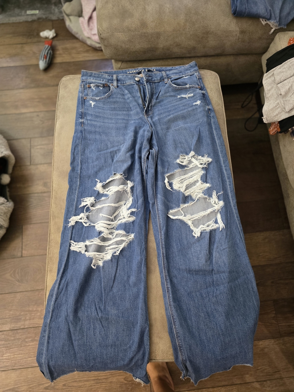 Wide-Leg Distressed Women’s Jeans - Blue
